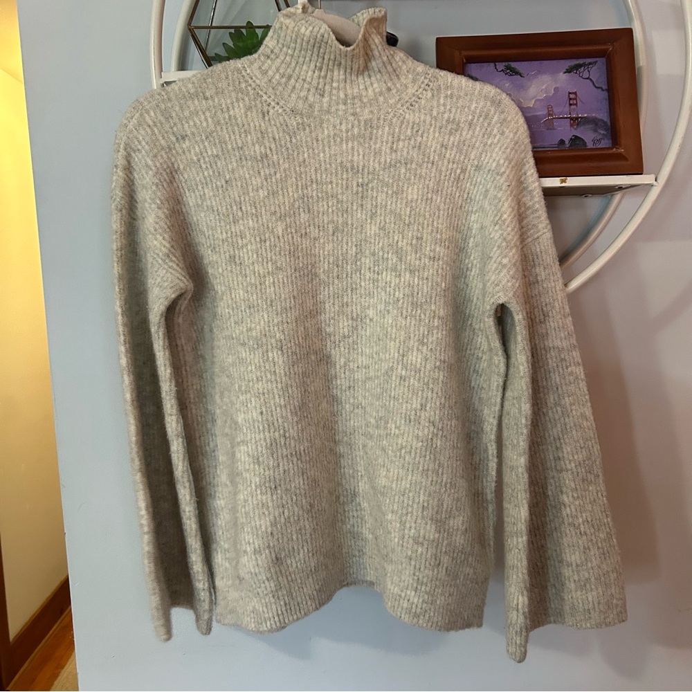 French Connection Women’s XS Extra Small Gray Ribbed Mock Neck Bell Sweater